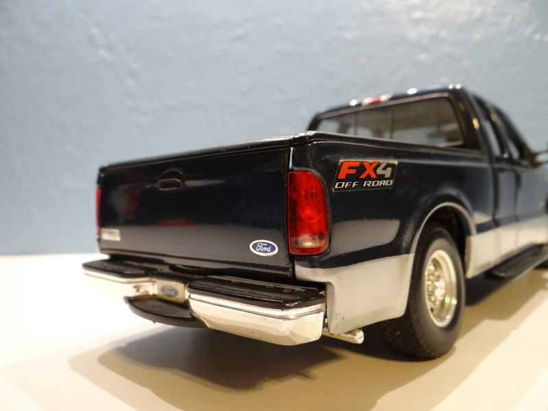 Illustration for article titled 1:18 Maisto Ford F-350 Lariat Show and Review